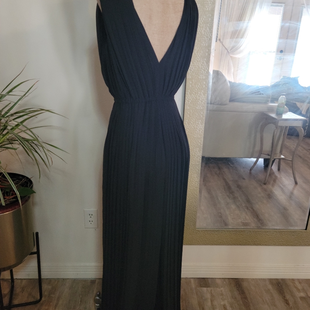 Black pletted jumper